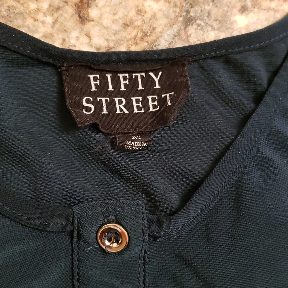 Top - Picture 2 of 4